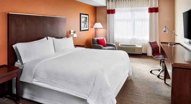 Двухместный номер Standard Four Points by Sheraton Barrie