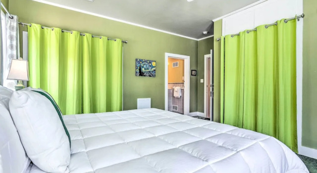 Коттедж Charming Home: 2 Mi to Dtwn Defuniak Springs!