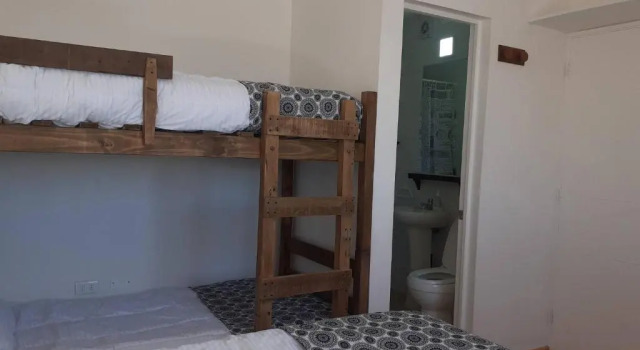 1 Valparaluz Bb 4 People, Private Bathroom, Забронировать Дом для отпуска Отели Вальпараисо с парковкой, рядом с Atkinson Walk, Парковка