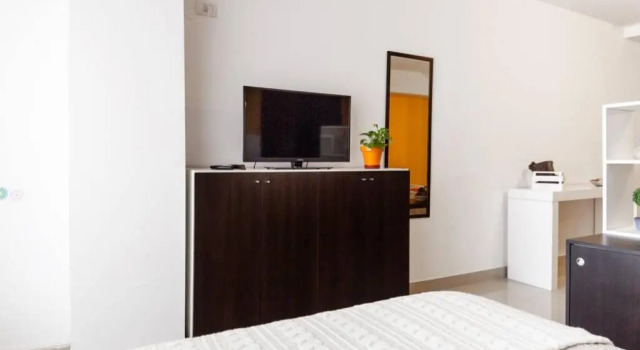 Студия Cozy, lots of light, great location