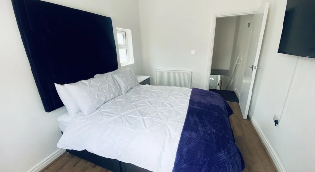 Inviting 5-bed House in Manchester, Забронировать Отель Отели Манчестера с парковкой, Парковка