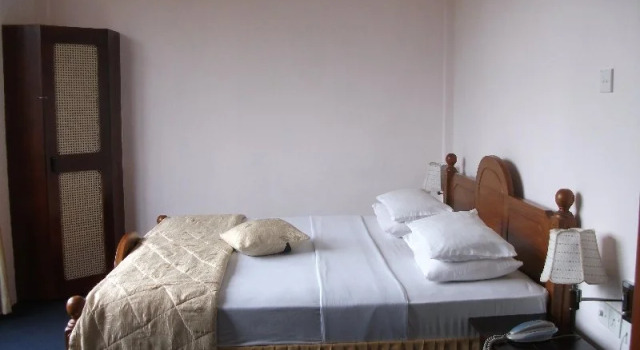 Leisure Village, Забронировать Отель Нувара-Элия 