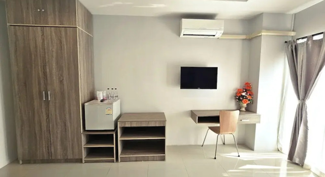 Трёхместный семейный номер Standard с балконом ToffyHome