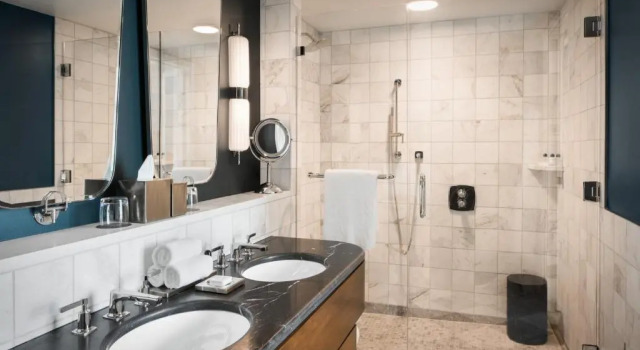 Четырёхместный номер Standard Perry Lane Hotel, a Luxury Collection Hotel, Savannah