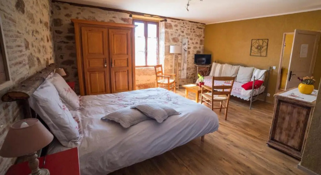 Ecuries de Saint Maurice, Book Hotel Lacapelle-Marival Lot