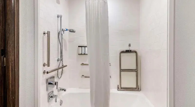 Люкс Cambria Hotel North Conway