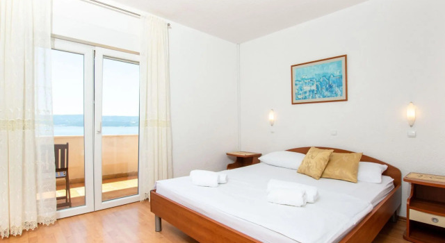 Apartment in Celina Near the Sea With Pool, Book Lejlighed Hoteller i Celina med parkering, Parkering