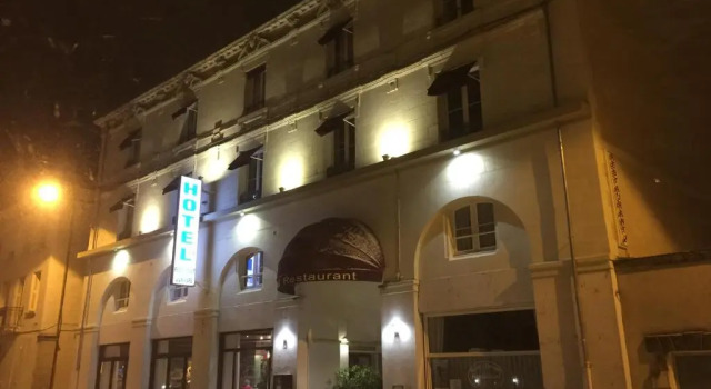 Hôtel LUnivers, Забронировать Отель Отели в центре Шательро с завтраком, отели в центре Шательро с завтраком