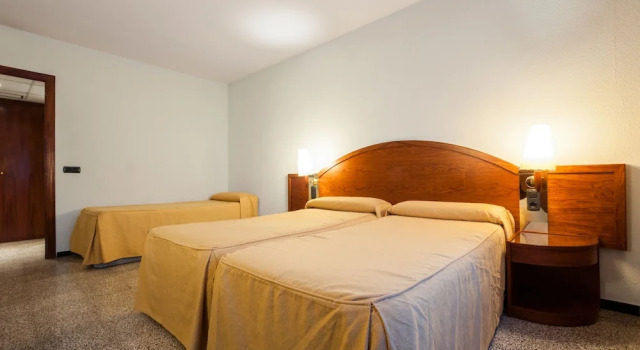 Четырёхместный номер Standard Hotel Gaudi