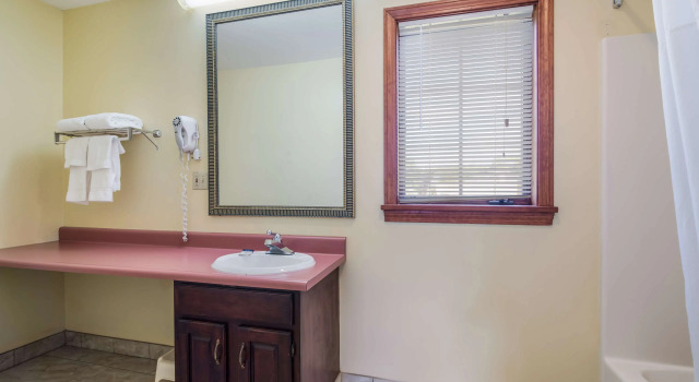 Четырёхместный номер Standard Americas Best Value Inn Scarborough Portland