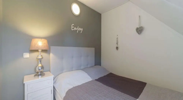 Коттедж Superior с 4 комнатами Nice Holiday Home With Washing Machine, in a Holiday Park 200m. From the Beach