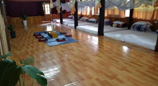 Кровать в общем номере Anh Duc Homestay
