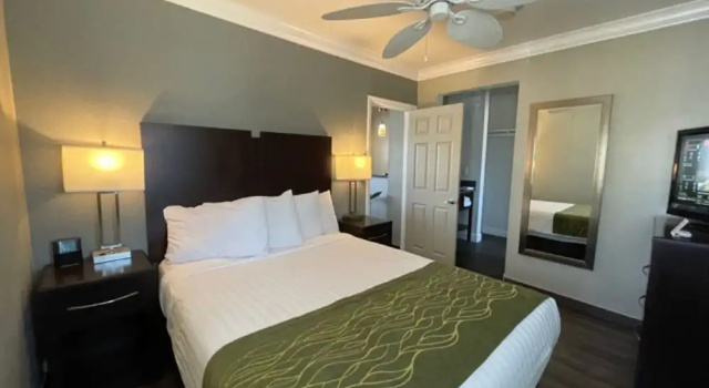 Люкс c 1 комнатой Hi View Inn & Suites