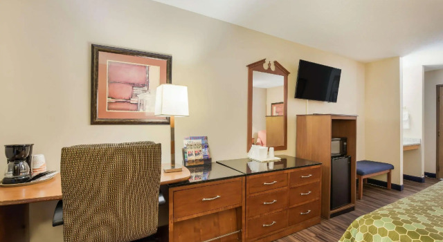 Двухместный номер Standard AmericInn by Wyndham Lake Mills