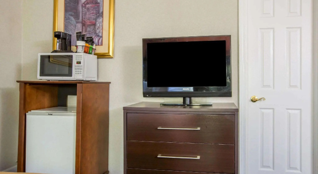 Четырёхместный номер Standard Econo Lodge Montpelier VT