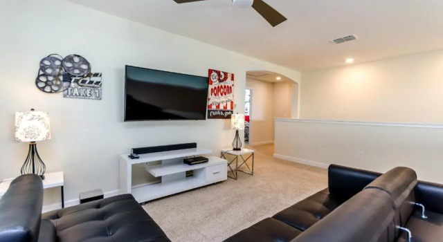 Birmingham 5 Bedroom House, Book Hotel Hoteller i Four Corners med pool, Swimmingpool