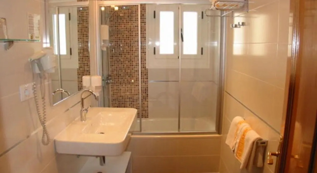Четырёхместный номер Standard Hotel Navarro