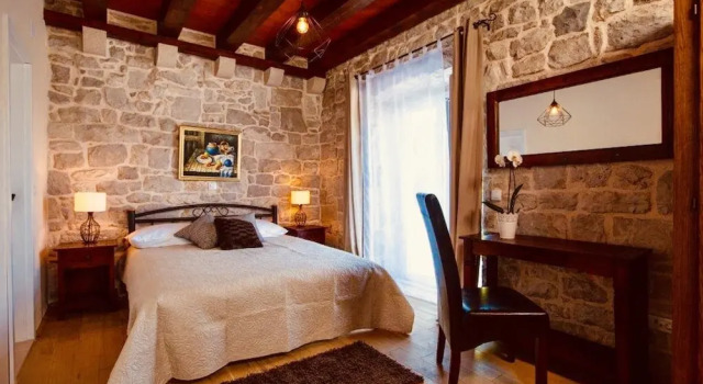 Beautiful 4-bed Villa for up to 10 Guests, Забронировать Вилла Komaji Дубровницко-Неретванская жупания