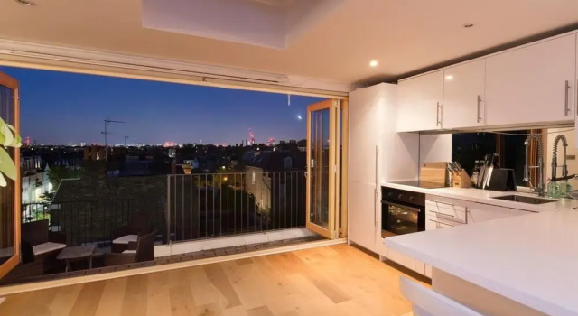 3 Bedroom Penthouse With London Skyline View