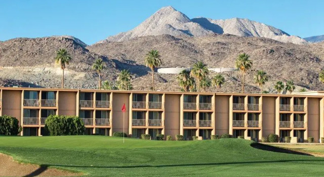 Кровать в общем номере WorldMark Palm Springs - Plaza Resort and Spa