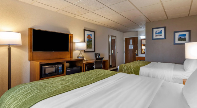 Четырёхместный номер Standard Comfort Inn & Suites Gateway to Glacier National Park