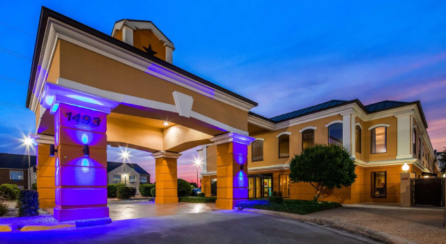 Кровать в общем номере Best Western Inn & Suites New Braunfels