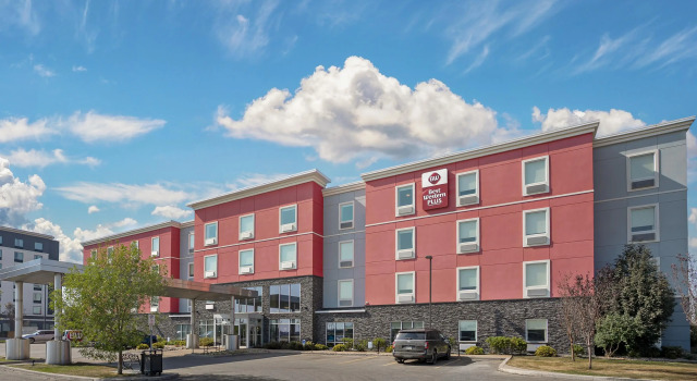 Best Western Plus Airport Inn & Suites, Boek Hotel North Industrial Saskatoon