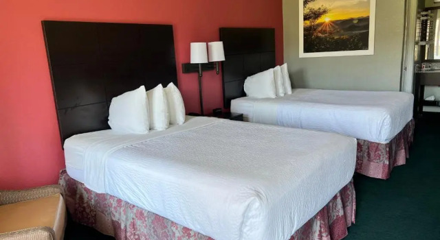 Четырёхместный номер Deluxe Days Inn by Wyndham Jellico - Tennessee State Line