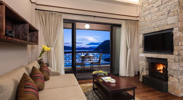 Вилла Grand с 2 комнатами с балконом и с видом на озеро High Mountain Resort Shangri-la