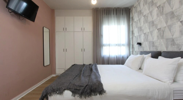 1 BR Apt TLV TAU by Sea N' Rent, Забронировать Апартаменты/квартира Тель-Авив Тель-Авивский округ, рядом с Парк Яркон