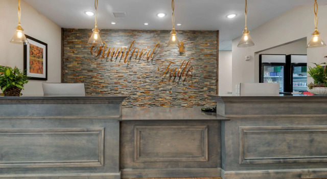 Best Western Plus Rumford Falls, Rezerwuj Hotel Hotele w New England z basenem, Basen
