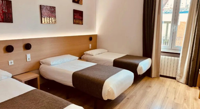 Трёхместный номер Standard Hostal Sol Square Madrid