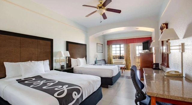 Четырёхместный номер Standard Sand Rose Beach Resort