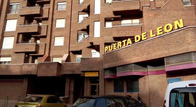 Apartamentos Turisticos Puerta de León, Забронировать Отель Леон Кастилия и Леон, рядом с INCIBE