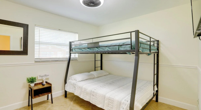Spacious Largo Retreat: Private Pool & Yard!, Buchen Sie Ferienhaus Cottages in Pinellas County, Cottage