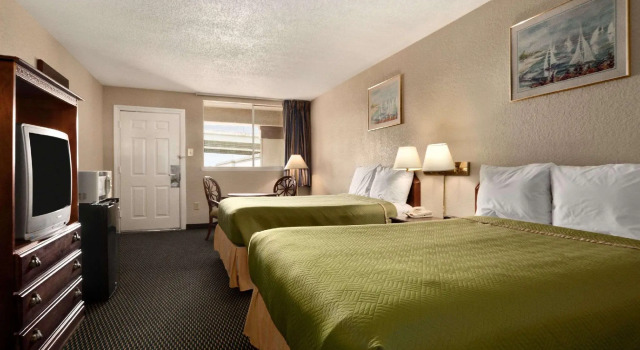 Четырёхместный номер Standard Suburban Studios Harvey - New Orleans