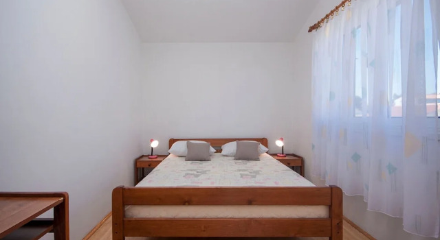 Apartments Maretic