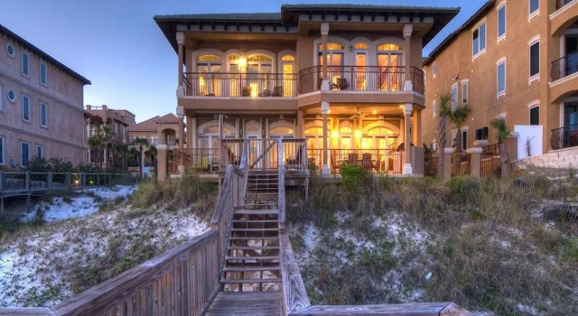 Bella Luna 4 Bedroom Holiday Home by Five Star Properties