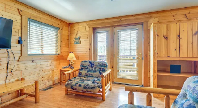 Three Bears Resort Adventure Base w/ Lake Access, Prenota Resort Warrens Wisconsin