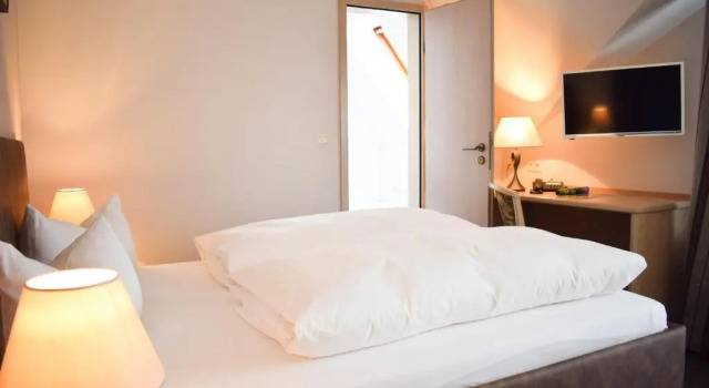 Двухместный номер Standard с балконом Castell Hotel & Restaurant