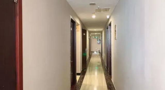 易居酒店(曹安轻纺市场定边路地铁站店), Varaa Hotelli Shanghai Shanghai