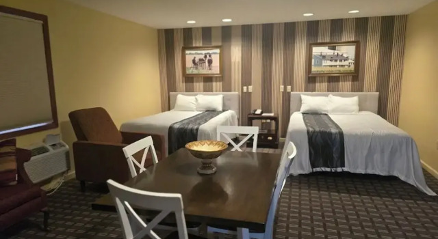 Четырёхместный семейный люкс Classic Inn Lancaster