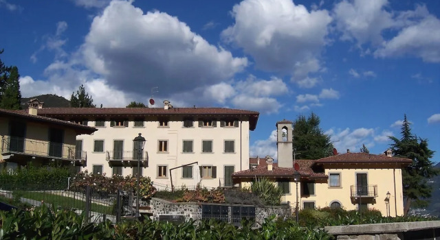 IseoLakeRental - Antico Oleificio, Buchen Sie Hotel Hotels in Iseosee mit Parkplatz, Parkplätze
