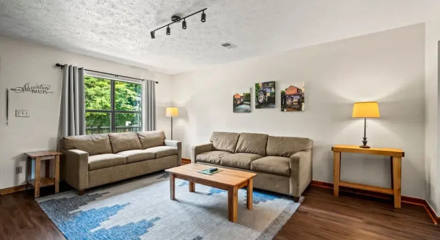 Sleeps 6 Indoor Pool 10 Mins to Dollywood, Забронировать Апартаменты/квартира Пиджен-Фордж Great Smoky Mountains National Park, рядом с Dollywood's Splash Country Water Adventure Park