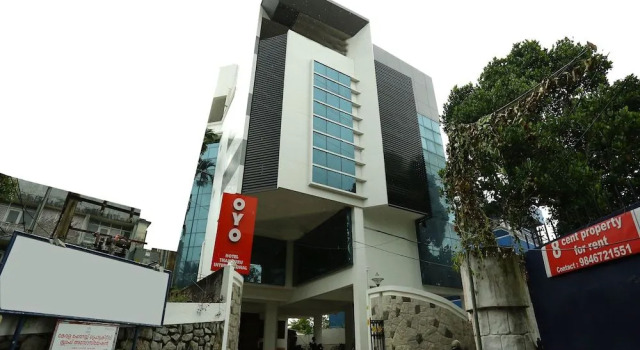 OYO 9116 Thamburu International Hotel, Забронировать Отель Недорогие отели штата Кералы, недорого