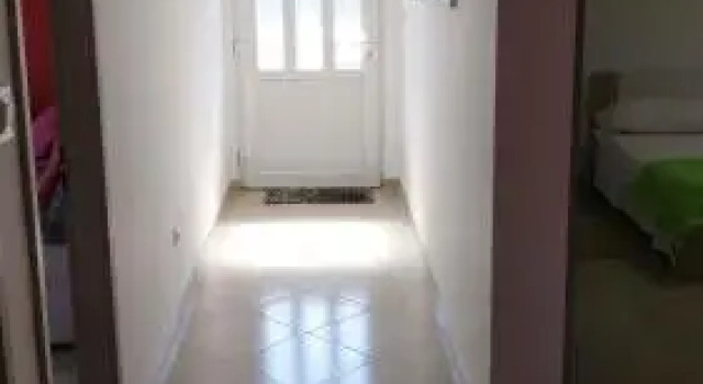Apartments in Vinisce 7388, Забронировать Апартаменты/квартира Винишче Trogir Riviera, рядом с Пляж Купиница