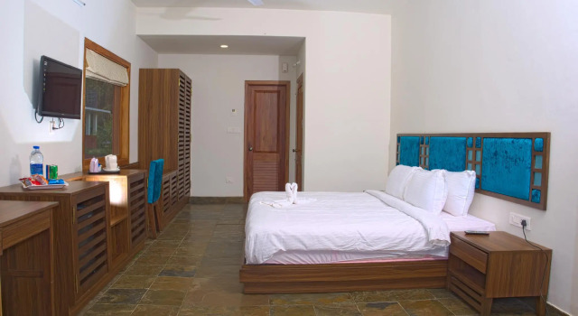 Номер Deluxe с видом на озеро Vistara Resort