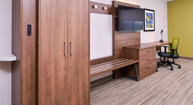 Четырёхместный номер Standard Holiday Inn Express Hotel & Suites Tampa-Anderson Road-Veterans Exp by IHG