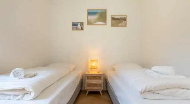 Nice Countryside Home With Garden, Book Hotel Zoutelande 