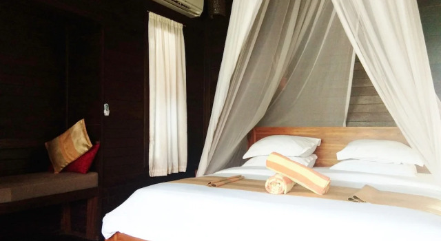 Rigils Bungalow & Restaurant, Забронировать Гостевой дом Отели Лембонган с парковкой, рядом с Пляж Нуса Лембонган, Парковка
